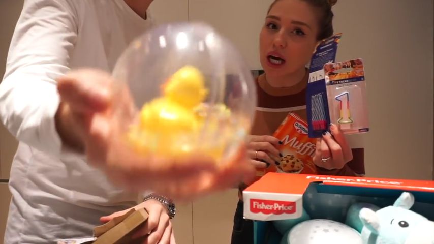 Übertrieben? Bibi & Julian feiern Einmonatiges ihres Babys