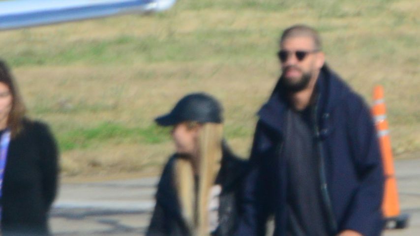 Shakira und Gerard Piqué am Flughafen in Argentinien