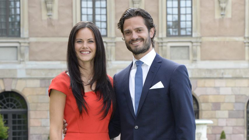 Sofia Hellqvist und Prinz Carl Philip nach ihrer Verlobung im Garten des Stockholmer Schlosses