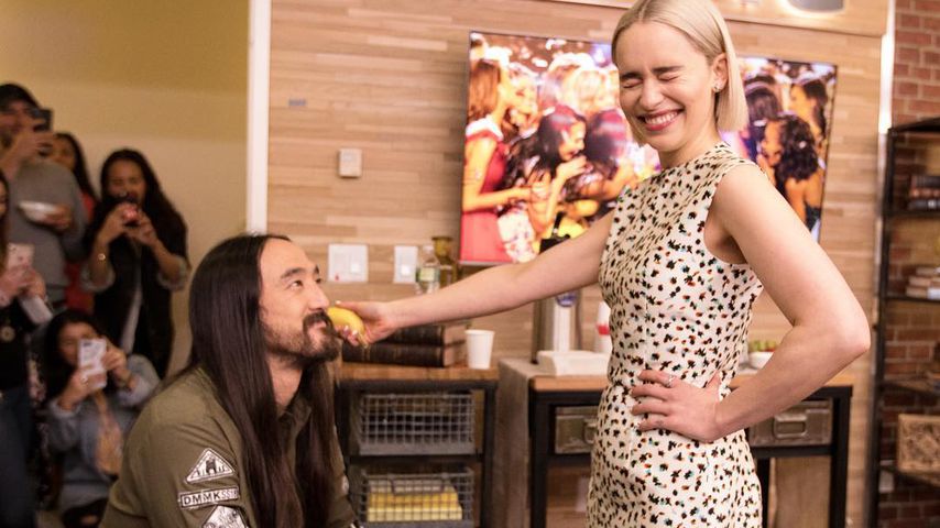 Zum Targaryen ernannt: GoT-Emilia adelt mit einer Banane!