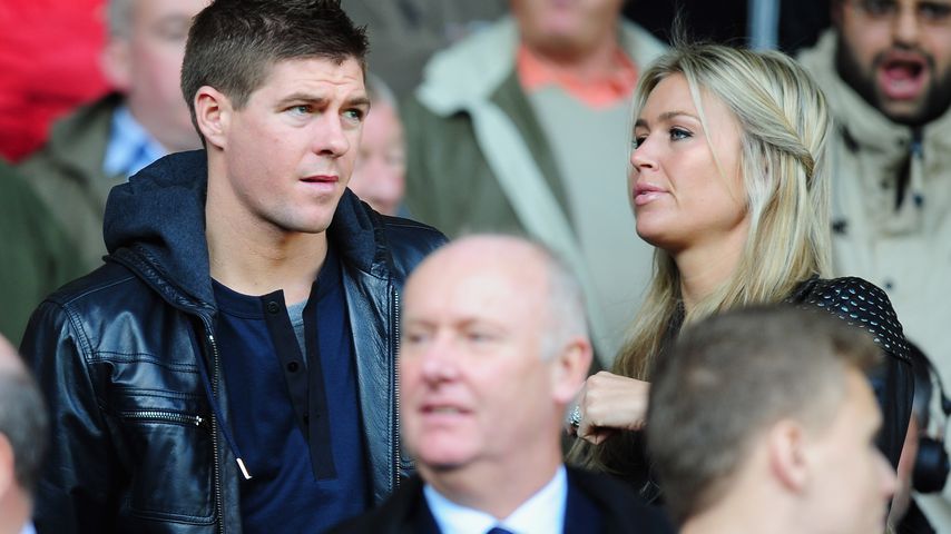 Steven Gerrard und seine Frau Alex bei einem Spiel des FC Liverpool