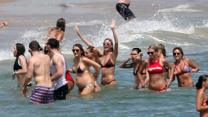 Taylor Swift und Tom Hiddleston feiern mit Freunden den Unabhängigkeitstag