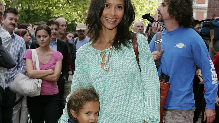 Thandie Newton mit ihrer Tochter Ripley im Jahr 2006