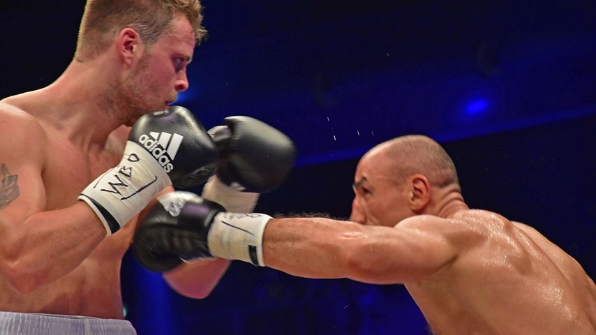 Tim-Robin Lihaug und Arthur Abraham beim Boxkampf in Berlin
