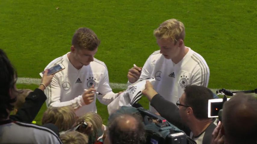 DFB-Stars machen Fans bei Training in Berlin glücklich