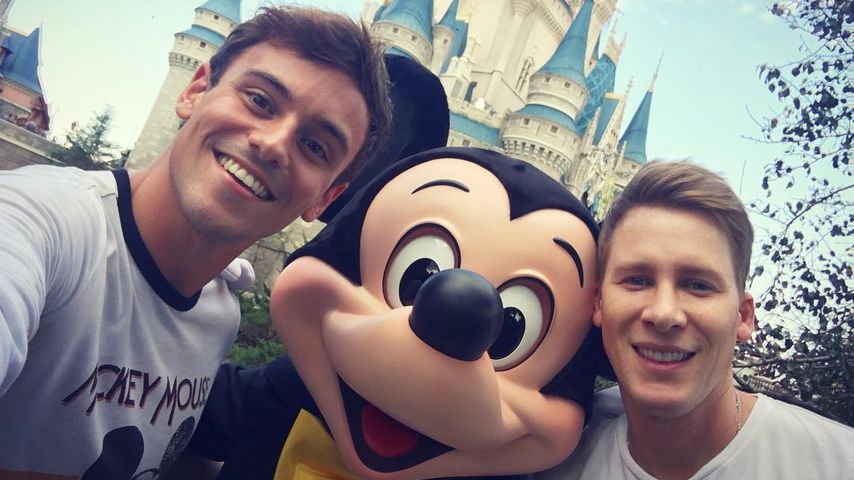 Tom Daley und Dustin Lance Black im Disneyland
