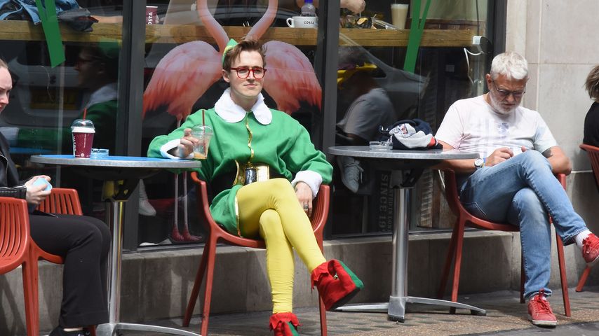 Tom Fletcher bei Dreharbeiten in der Oxford Street in London