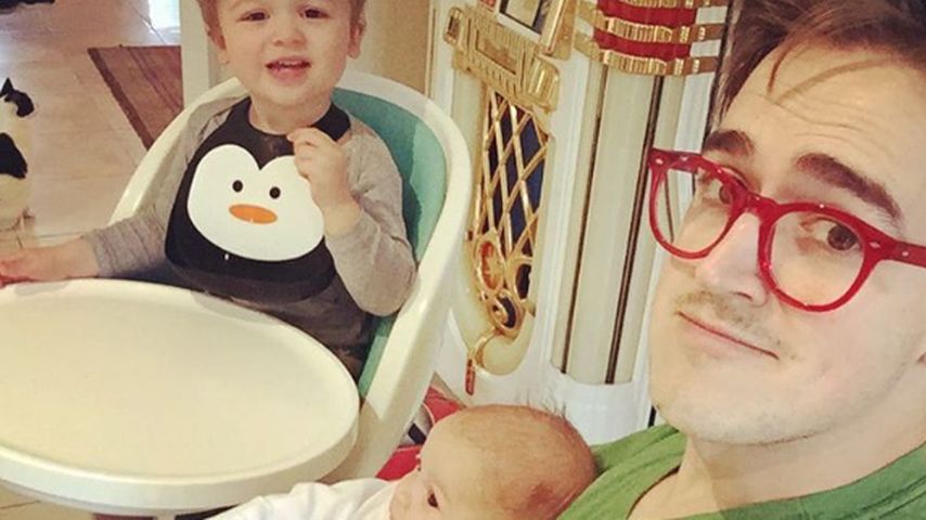Tom Fletcher mit seinen Söhnen Buzz und Buddy zuhause