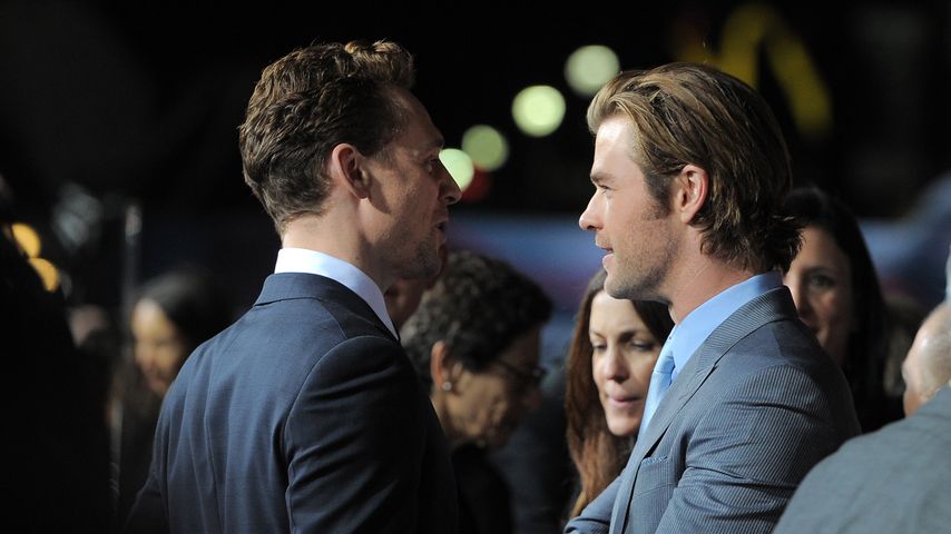 Tom Hiddleston und Chris Hemsworth (r.) auf der US Entertainment Thor-Premiere in Los Angeles
