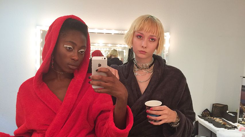 Toni und Sally am GNTM-Set