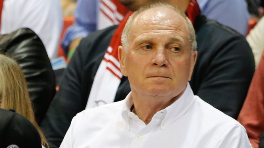 Uli Hoeneß bei einem Basketballspiel