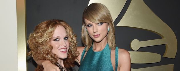 Abigail Anderson und Taylor Swift bei den Grammy Awards 2015 Abigail Anderson und Taylor Swift bei den Grammy Awards 2015