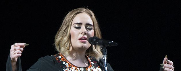 Adele auf der Bühne beim Glastonbury Festival 2016 Adele auf der Bühne beim Glastonbury Festival 2016