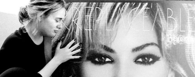 Adele mit einem Beyoncé-Bild Adele mit einem Beyoncé-Bild