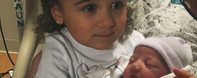 Alena und Valentina – Töchter von Danielle und Kevin Jonas Alena und Valentina – Töchter von Danielle und Kevin Jonas