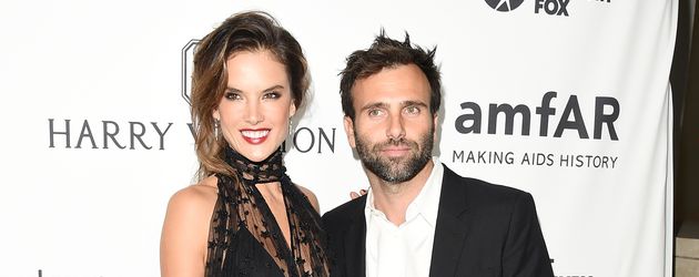 Alessandra Ambrosio und Jamie Mazur bei der "amfAR's Inspiration Gala" in LA Alessandra Ambrosio und Jamie Mazur bei der "amfAR's Inspiration Gala" in LA