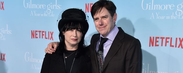 Amy Sherman-Palladino und Dan Palladino im November 2016 bei der "Gilmore Girls"-Premiere in L.A. Amy Sherman-Palladino und Dan Palladino im November 2016 bei der "Gilmore Girls"-Premiere in L.A.