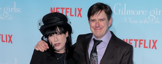 Amy Sherman-Palladino und ihr Mann Daniel bei der "Gilmore Girl: A Year In The Life"-Premiere in LA Amy Sherman-Palladino und ihr Mann Daniel bei der "Gilmore Girl: A Year In The Life"-Premiere in LA