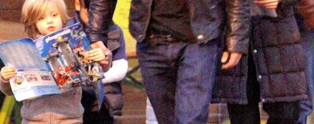 Brad Pitt und Angelina Jolie mit Shiloh Brad Pitt und Angelina Jolie mit Shiloh