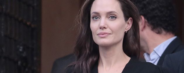 Angelina Jolie nach einem Treffen mit dem griechischen Premierminister Alexis Tsipras Angelina Jolie nach einem Treffen mit dem griechischen Premierminister Alexis Tsipras