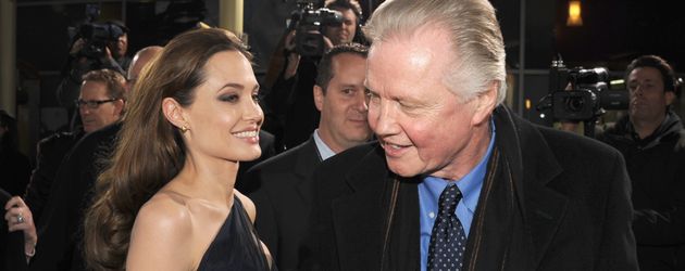 Angelina Jolie und Jon Voight 2011 bei der "In the Land of Blood and Honey"-Premiere Angelina Jolie und Jon Voight 2011 bei der "In the Land of Blood and Honey"-Premiere
