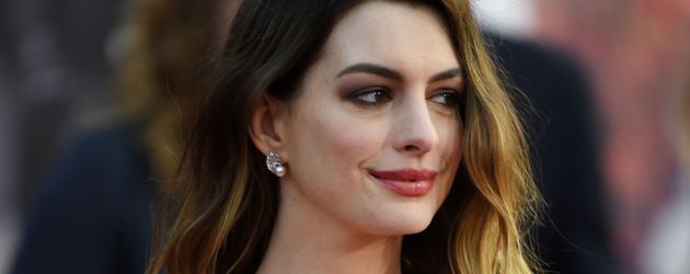 Anne Hathaway bei der Premiere von "Alice Through The Looking Glass" in Hollywood Anne Hathaway bei der Premiere von "Alice Through The Looking Glass" in Hollywood