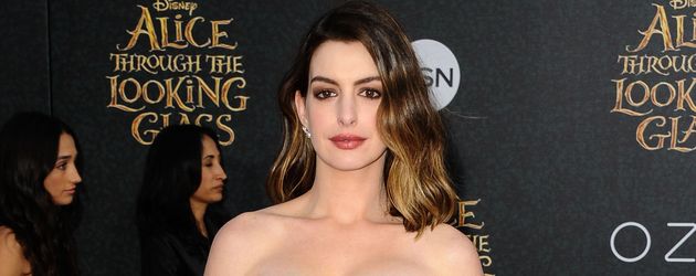 Anne Hathaway auf dem roten Teppich bei einer Filmpremiere Anne Hathaway auf dem roten Teppich bei einer Filmpremiere