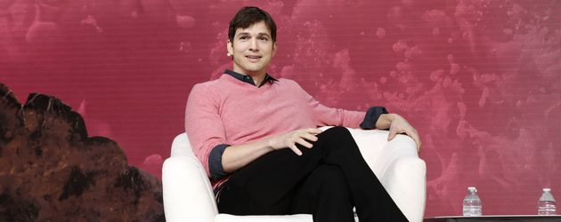 Ashton Kutcher bei einer Diskussion in Los Angeles Ashton Kutcher bei einer Diskussion in Los Angeles