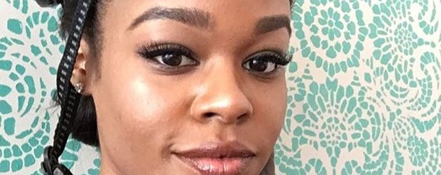 Azealia Banks mit hellerer Haut nach einem "Skinlightning"-Treatment Azealia Banks mit hellerer Haut nach einem "Skinlightning"-Treatment
