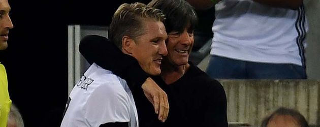 Bastian Schweinsteiger mit Joachim Löw Bastian Schweinsteiger mit Joachim Löw