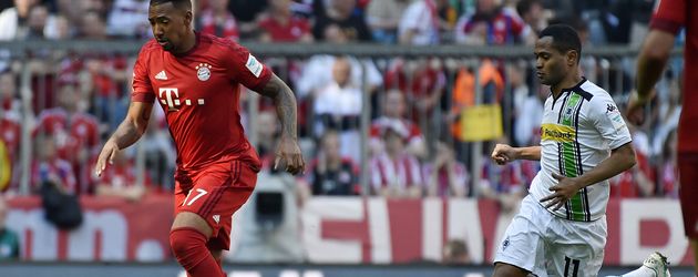 Jérôme Boateng im Duell mit Gladbachs Raffael Jérôme Boateng im Duell mit Gladbachs Raffael