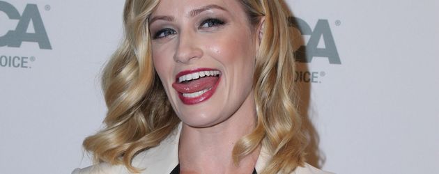Beth Behrs und Marnie the dog auf dem Red Carpet des ASPCA Events in Bel-Air Beth Behrs und Marnie the dog auf dem Red Carpet des ASPCA Events in Bel-Air