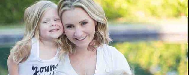Beverley Mitchell mit ihrer Tochter Kenzie und ihrem Sohn Hutton Beverley Mitchell mit ihrer Tochter Kenzie und ihrem Sohn Hutton