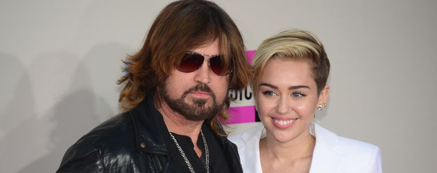 Billy Ray Cyrus und Miley Cyrus bei einer Award-Show Billy Ray Cyrus und Miley Cyrus bei einer Award-Show