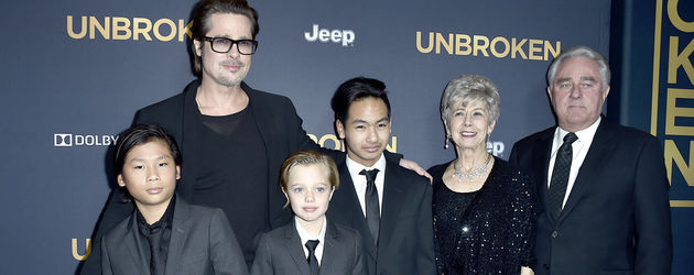 Brad Pitt mit seinen Kindern und seinen Eltern Brad Pitt mit seinen Kindern und seinen Eltern