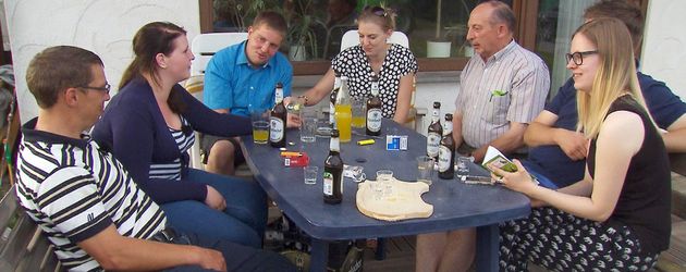 Roland und Verena mit Freunden bei "Bauer sucht Frau" Roland und Verena mit Freunden bei "Bauer sucht Frau"