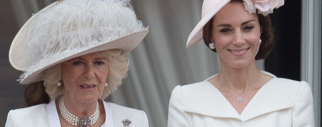Camilla Parker Bowles und Herzogin Kate bei "Trooping The Colour" 2016 Camilla Parker Bowles und Herzogin Kate bei "Trooping The Colour" 2016