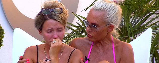 Cathy Lugner und Natascha Ochsenknecht im "Promi Big Brother"-Haus Cathy Lugner und Natascha Ochsenknecht im "Promi Big Brother"-Haus