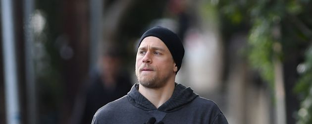 Charlie Hunnam unterwegs in Hollywood Charlie Hunnam unterwegs in Hollywood