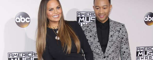 Chrissy Teigen und John Legend bei den AMAs 2016 Chrissy Teigen und John Legend bei den AMAs 2016