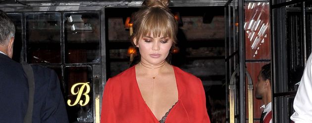Chrissy Teigen vor dem The Bowery Hotel in New York Chrissy Teigen vor dem The Bowery Hotel in New York