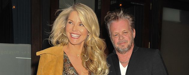 Christie Brinkley und Freund John Mellencamp nach einem Dinner in New York Christie Brinkley und Freund John Mellencamp nach einem Dinner in New York