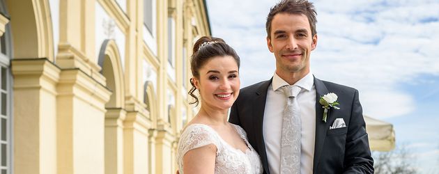 Clara Morgenstern (Jeannine Michèle Wacker) und Adrian Lechner (Max Alberti) Clara Morgenstern (Jeannine Michèle Wacker) und Adrian Lechner (Max Alberti)