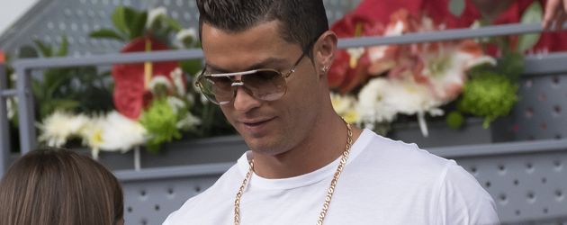 Cristiano Ronaldo als Zuschauer bei den Mutua Madrid Open Quarter Finale zwischen Rafael Nadal und J Cristiano Ronaldo als Zuschauer bei den Mutua Madrid Open Quarter Finale zwischen Rafael Nadal und J