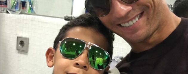 Fußball-Star Cristiano Ronaldo mit seinem Sohn Fußball-Star Cristiano Ronaldo mit seinem Sohn