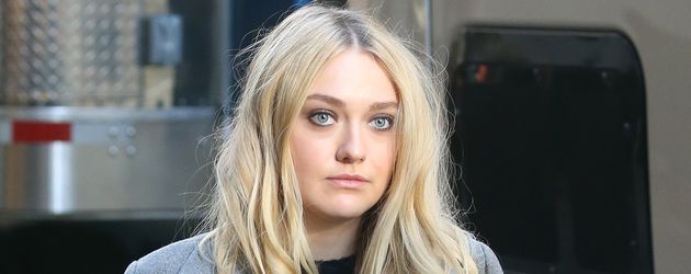 Dakota Fanning im Oktober 2016 bei am Set von "Ocean's Eight" in New York Dakota Fanning im Oktober 2016 bei am Set von "Ocean's Eight" in New York