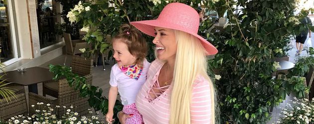 Daniela Katzenberger (r.) mit ihrer Tochter Sophia Daniela Katzenberger (r.) mit ihrer Tochter Sophia
