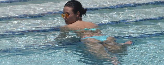 Demi Lovato im Pool Demi Lovato im Pool