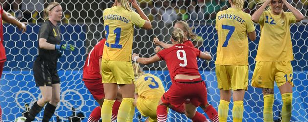 Die schwedischen Fußballerinnen nach dem Eigentor von Linda Sembrant im Olympia-Finale in Rio Die schwedischen Fußballerinnen nach dem Eigentor von Linda Sembrant im Olympia-Finale in Rio