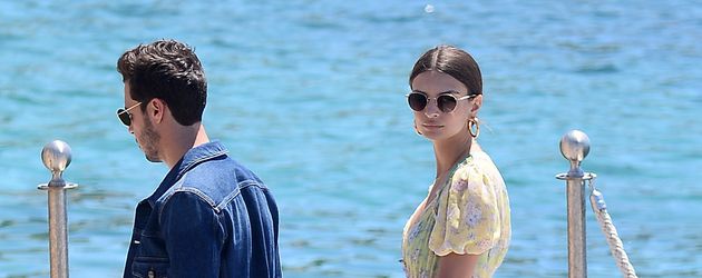 Emily Ratajkowski bei ihrer Ankunft in Cannes Emily Ratajkowski bei ihrer Ankunft in Cannes